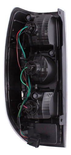 Farol Trasero Derecho Mazda Bt50 2.5 Wlat 4wd 2010 2012