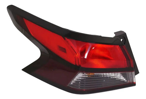 Farol Trasero Exterior Nissan Versa 2020 2025 Izquierdo Rojo