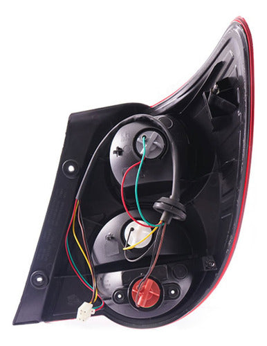 Farol Trasero Izquierdo Chevrolet Sonic 1.6 F16d4 2011 2016