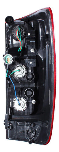 Farol Trasero Tyc Nissan Np300 2016 2020 Izquierdo Rojo