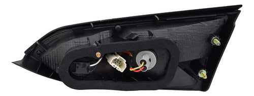 Farol Trasero Interior Nissan Versa 2020 2023 Izquierdo Rojo