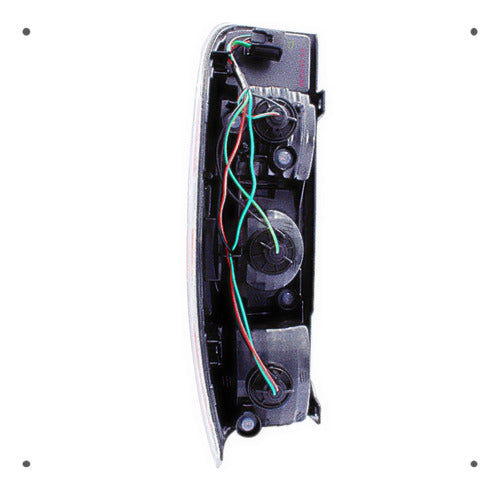 Farol Trasero Izquierdo Mazda Bt50 2.5 Wlat 2007 2009