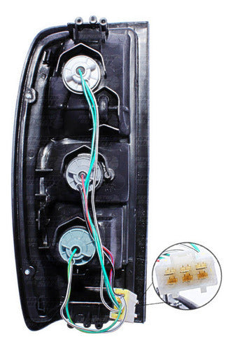 Farol Trasero Derecho Nissan Terrano D22 2.4 1998 2010