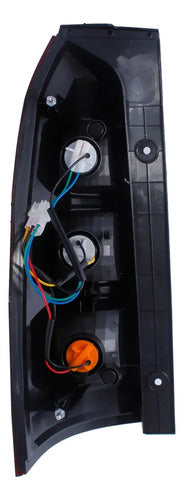 Farol Trasero Tyc Chevrolet N400 2020 2023 Derecho Rojo