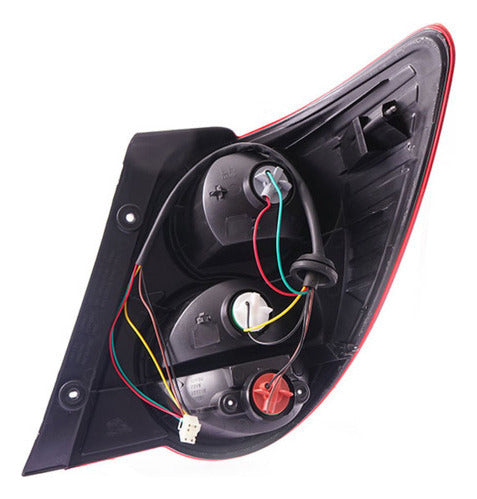 Farol Trasero Izquierdo Chevrolet Sonic 1.6 F16d4 2011 2016