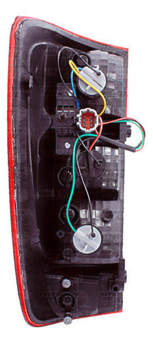 Farol Trasero Derecho Nissan Np300 2.5 Qr25de 2015 2020