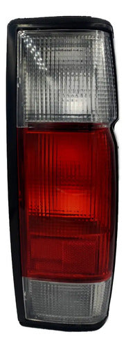 Farol Trasero Tyc Nissan D21 2001 2005 Derecho Rojo